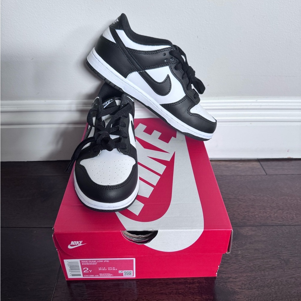 NEW Nike Dunk Low Kids Black and White Sneakers (2Y)